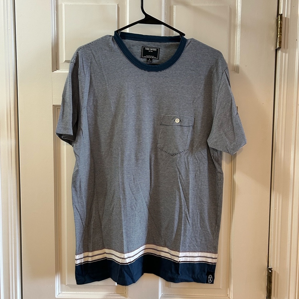 Todd Snyder Men’s dynamic t-shirt size L 100% cotton blue & white small stripes